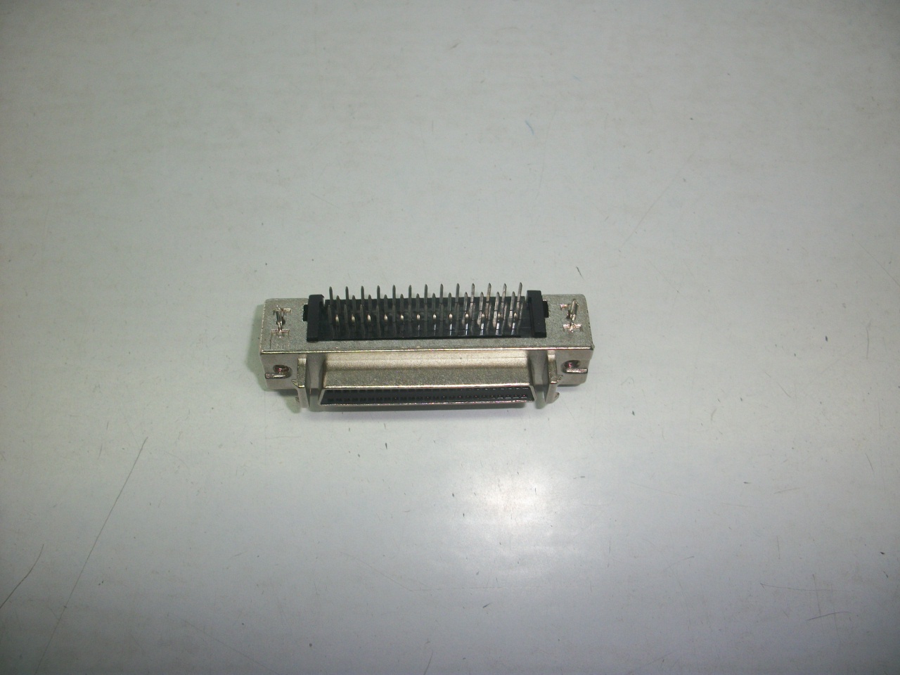 SCSI 板端母头90度连接器